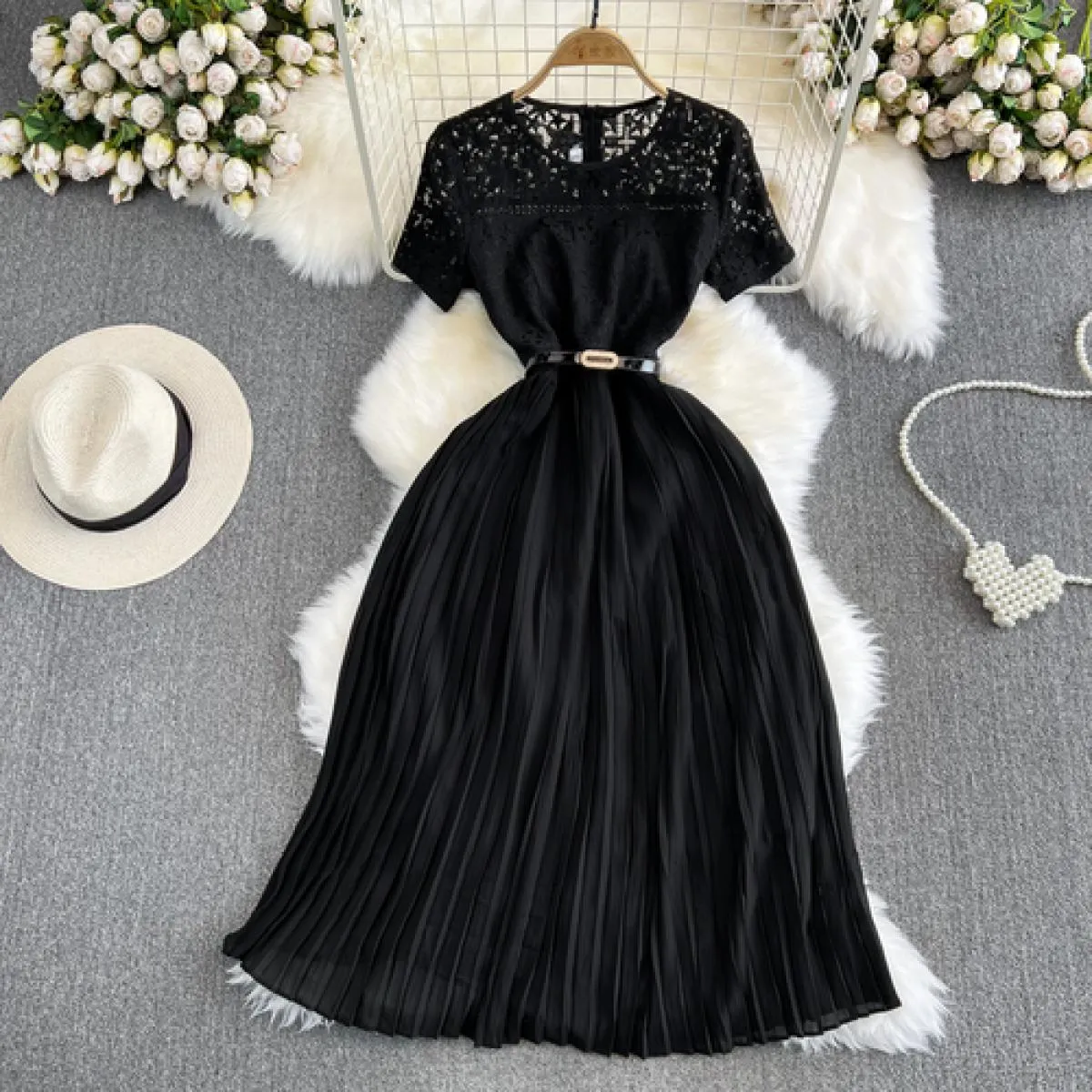 Abito lungo bianco estivo per donna Cuciture in pizzo Abiti eleganti con cintura femminile Pieghe pieghettate Chiffon Sheer Part