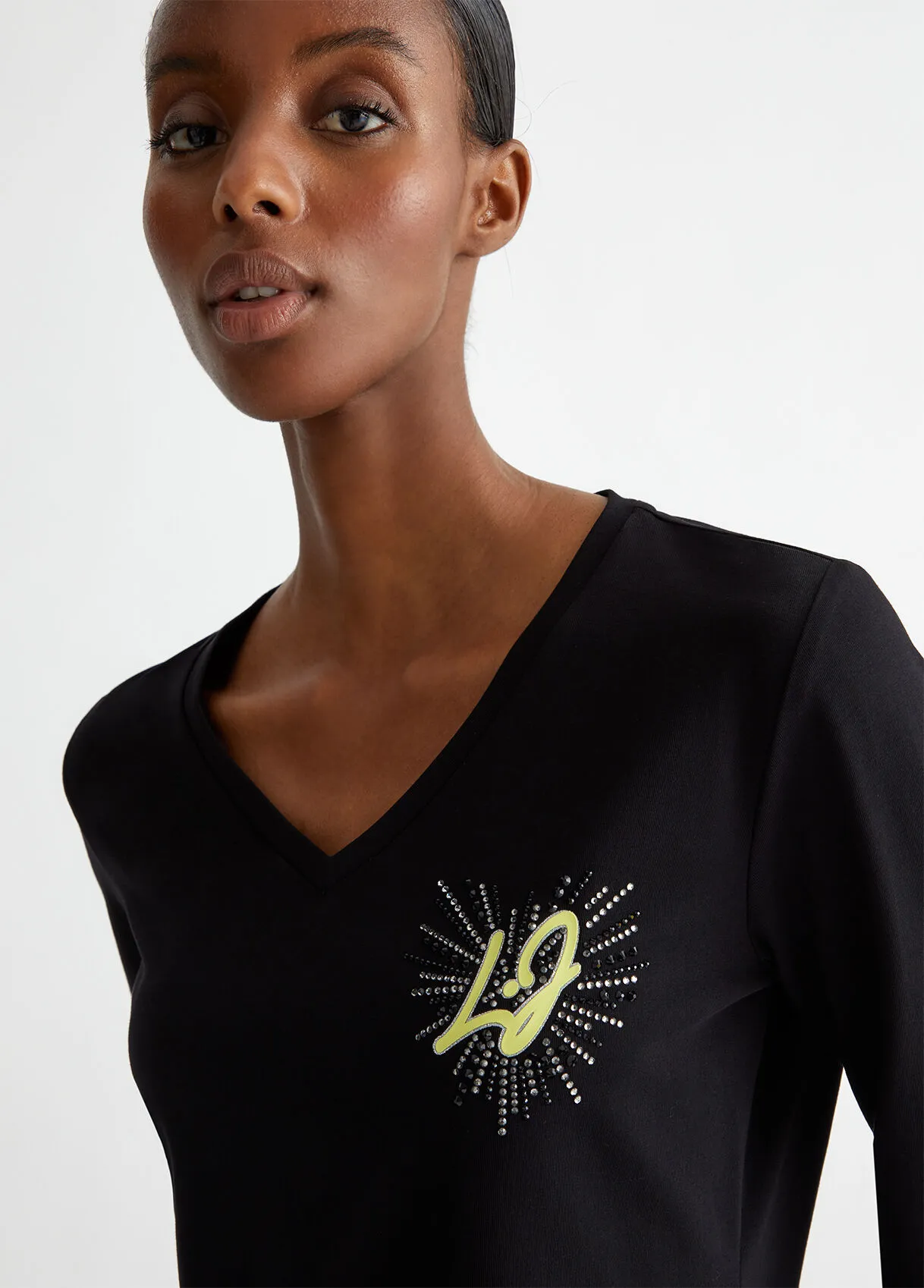 T-shirt con cuore e strass